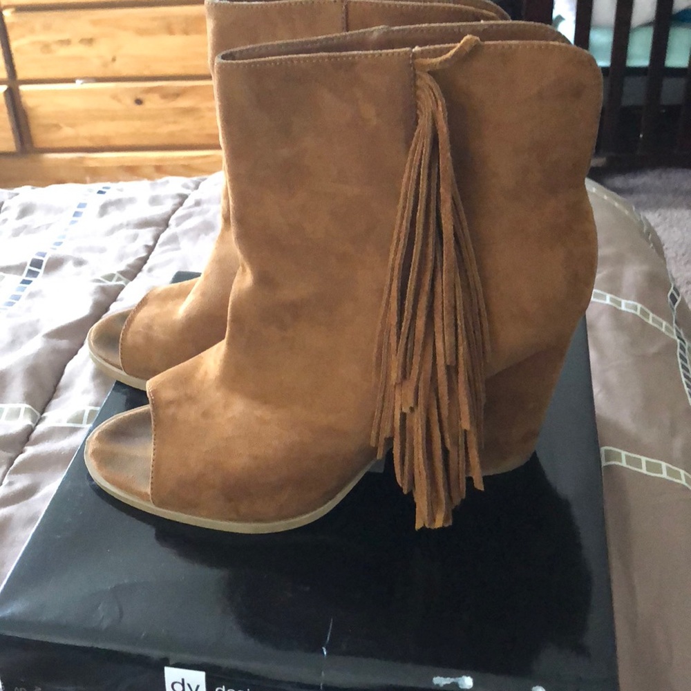 🛑SOLD🛑Fringe Booties